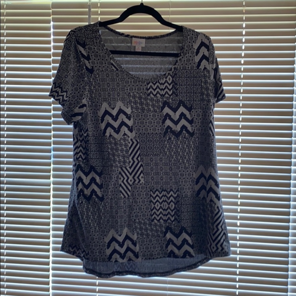LuLaRoe Classic T - Size Medium